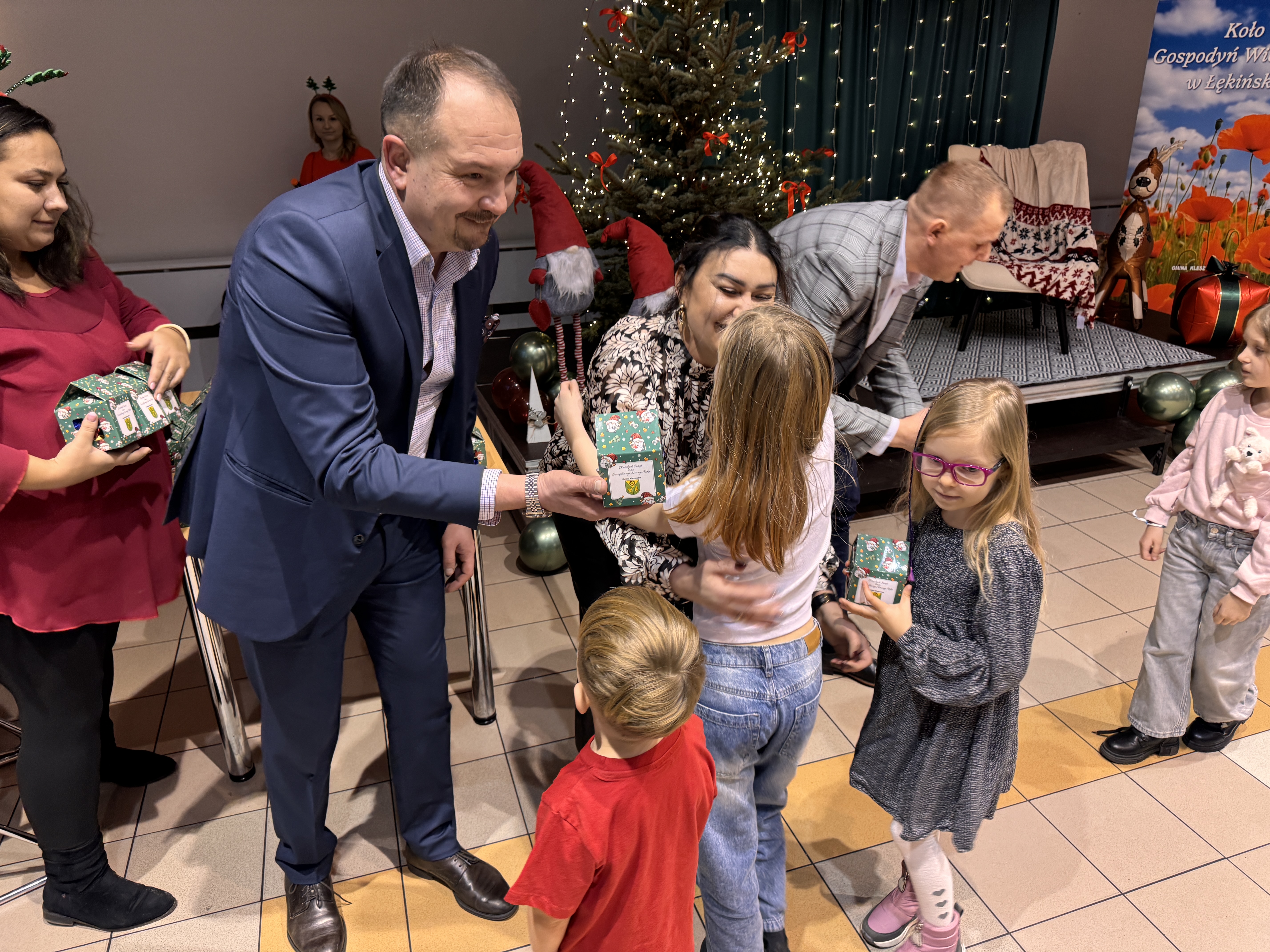 Świąteczne Mikołajki w Wiejskim Ośrodku Kultury w Łękińsku