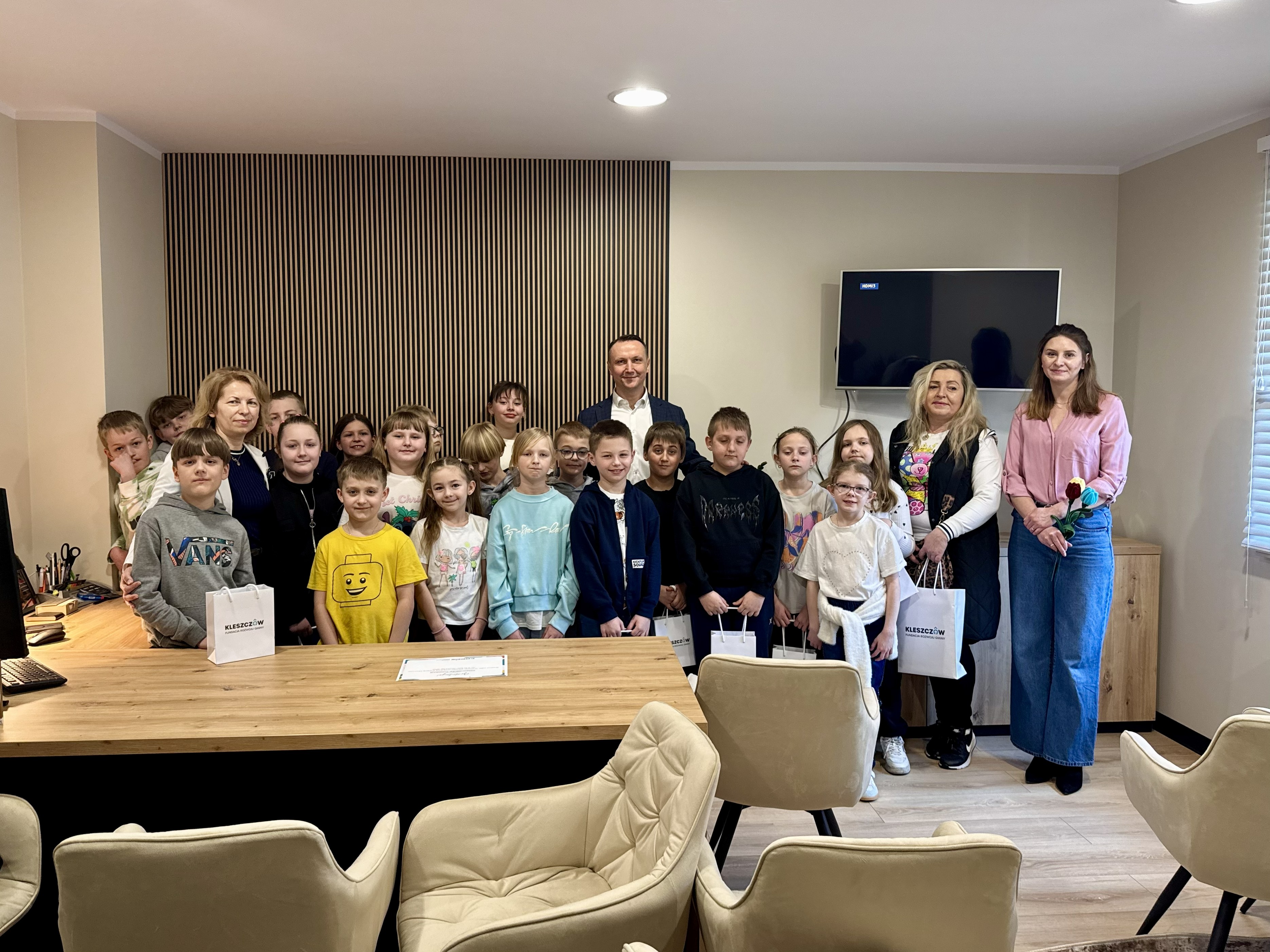 Uczniowie klasy 1B z wizytą w Fundacji Rozwoju Gminy Kleszczów